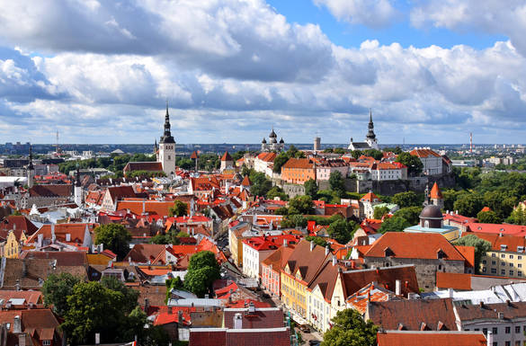 Keskiaikainen vanhakaupunki Tallinn Cardilla